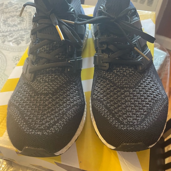 Ultraboost mens sneakers - Picture 2 of 8